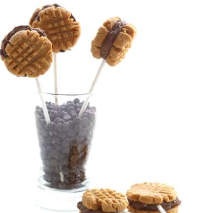 PEANUT BUTTER & CHOCOLATE COOKIE POPS
