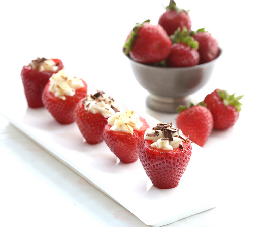 CANNOLI STUFFED STRAWBERRIES