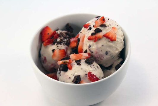 STRAWBERRY AND DARK CHOCOALTE CHUNK ICE CREAM