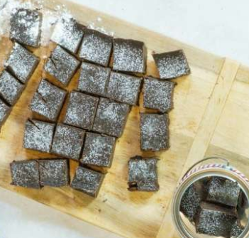 CHOCOLATE ALMOND FUDGE