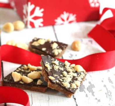 ENGLISH TOFFEE WITH MACADAMIA NUTS