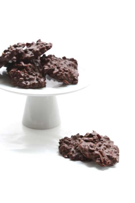NO BAKE CHOCOLATE PEANUT BUTTER COOKIES